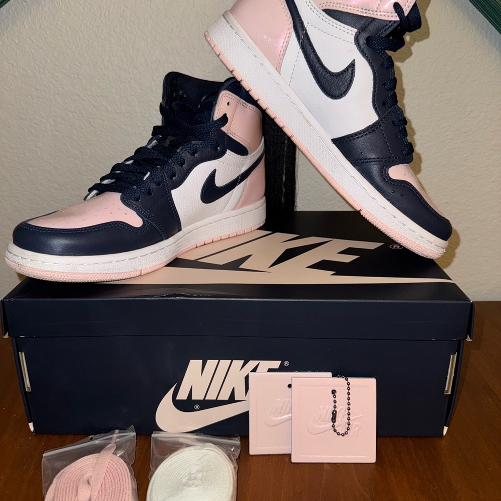 AIR JORDAN 1 HIGH WMNS
"BUBBLE GUM"